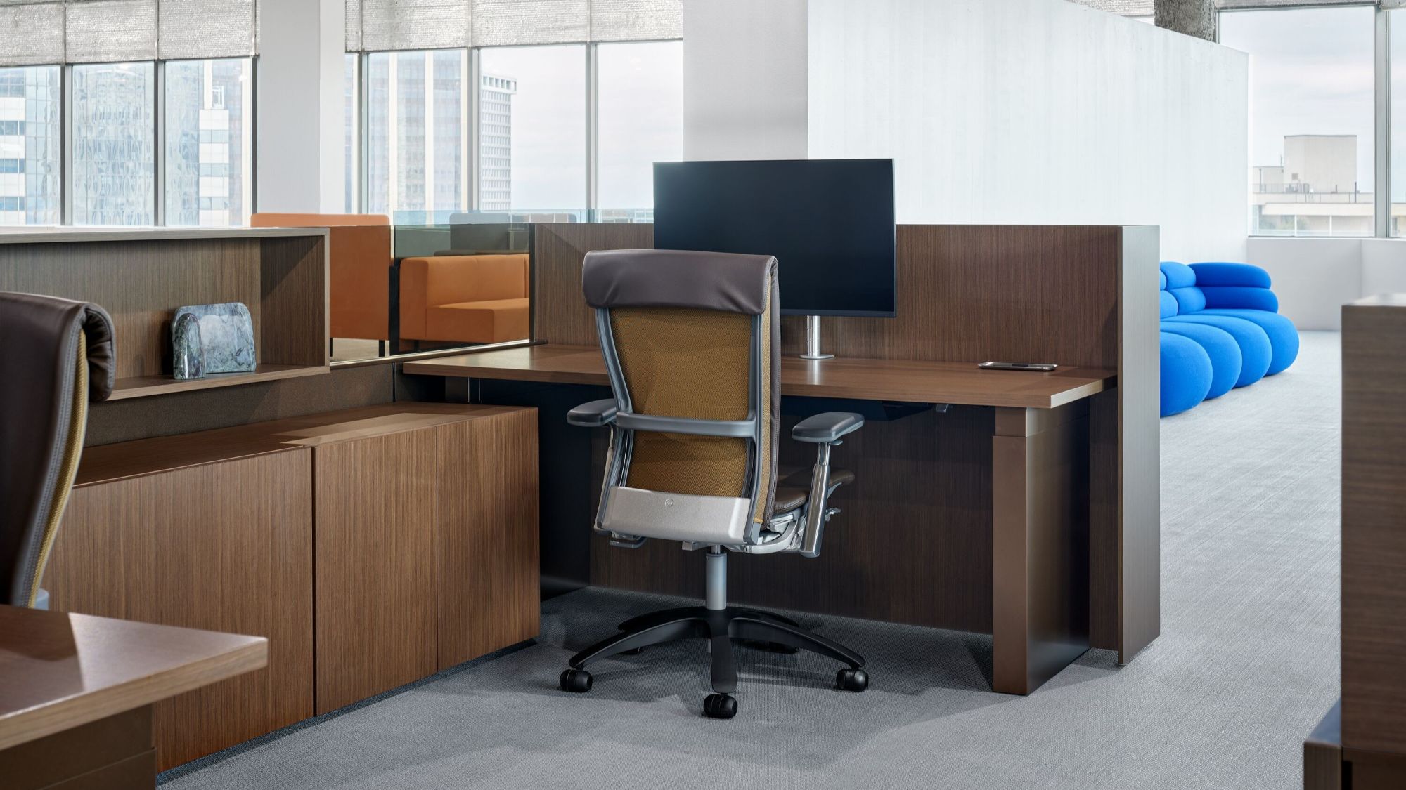 Dividends Skyline - Height-Adjustable Table