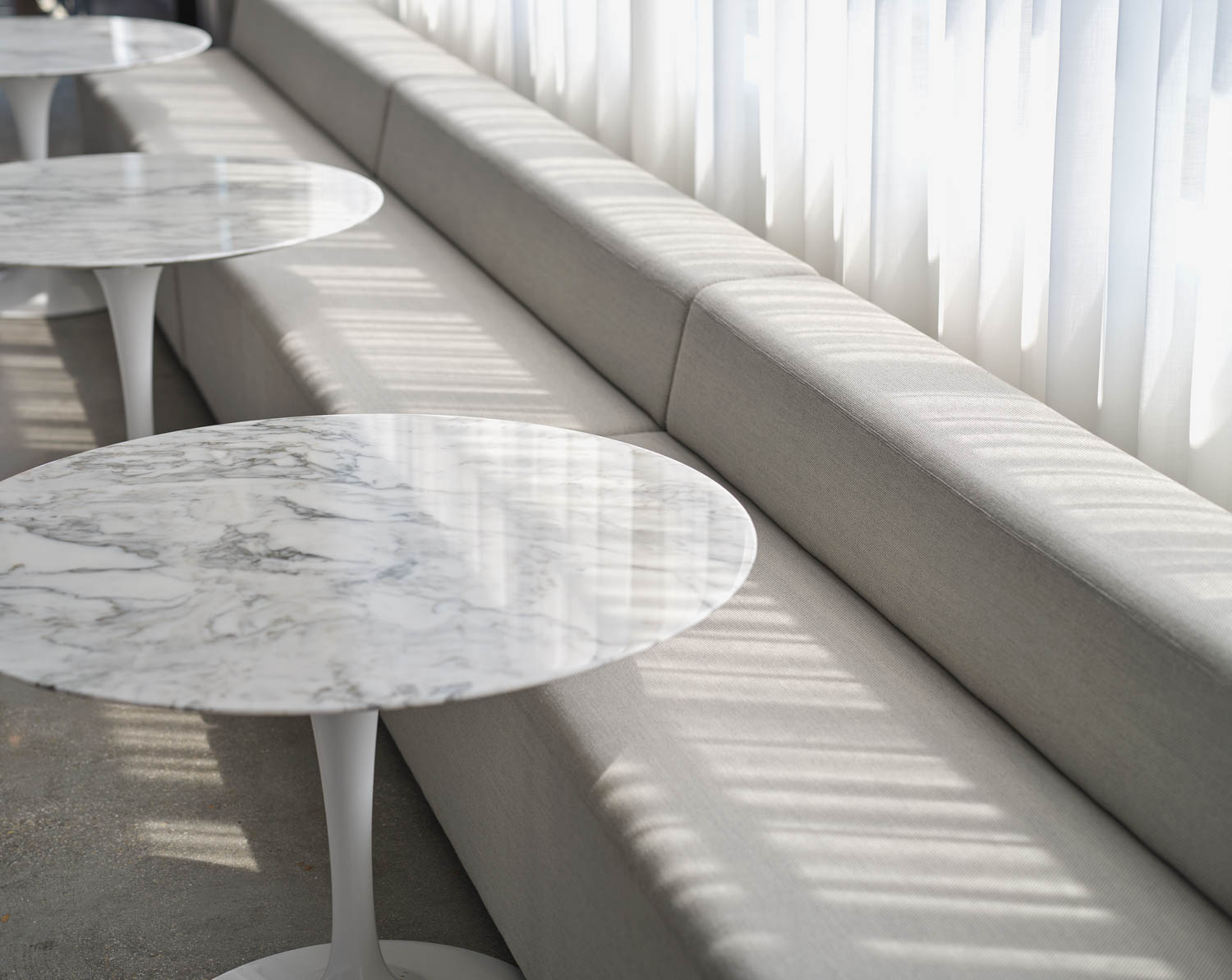 k.lounge Saarinen Lounge Height Tables